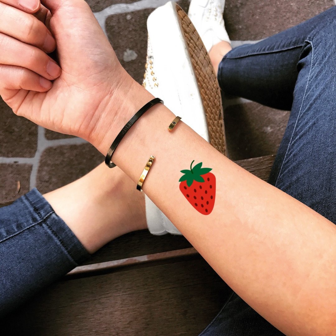 OhMyTat 草莓 Strawberry 刺青图案纹身贴纸 (2 张) - 纹身贴 - 纸 红色