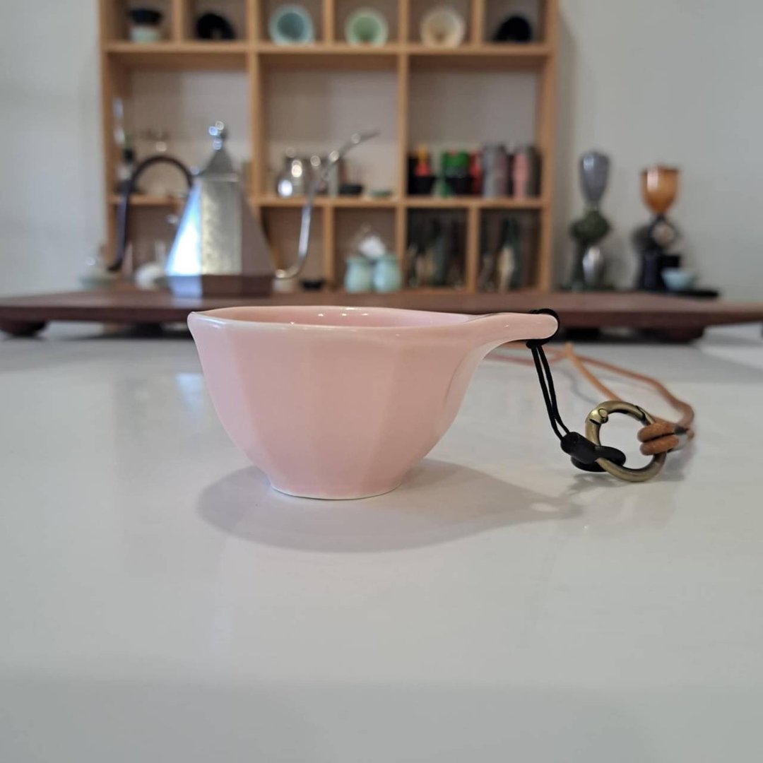 若樱粉挂绳角面两怡品饮杯 手作陶瓷咖啡杯 随行设计 双口缘品饮 - 咖啡杯/马克杯 - 瓷 粉红色