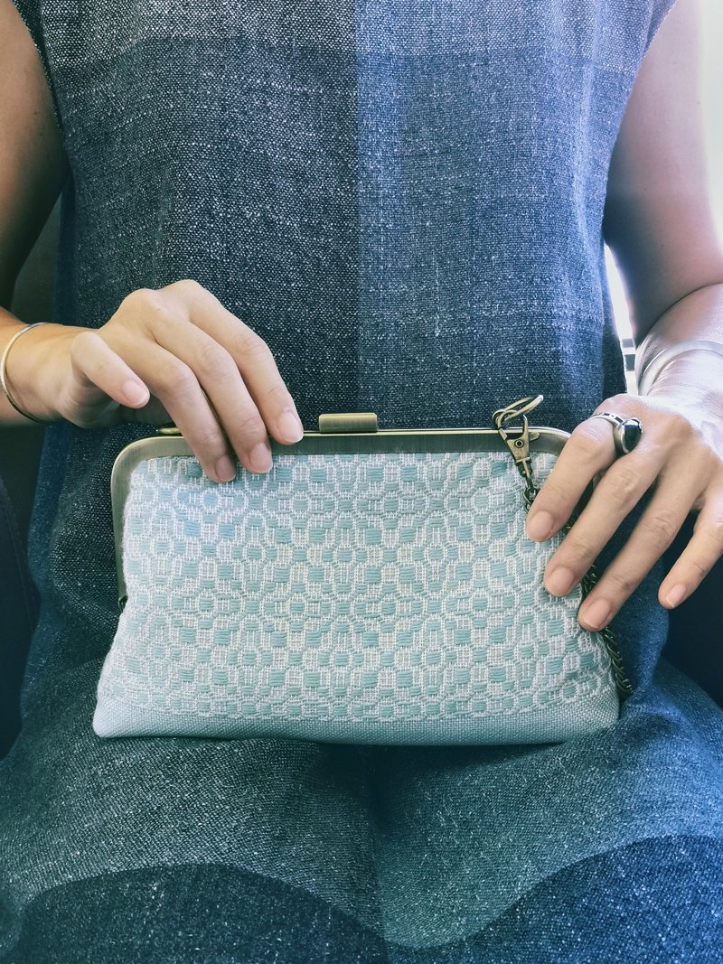 CaCa Crafts |【CaCa の手织布】手织古典欧风口金包 - 侧背包/斜挎包 - 棉．麻 蓝色