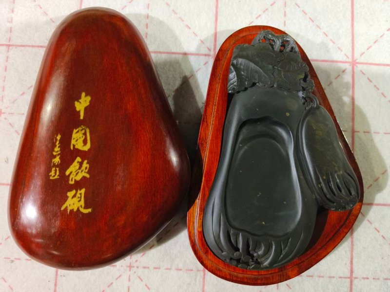 【秋实砚歙砚】吴荣本一级大师手工雕刻砚台 - 其他书写用品 - 石头 
