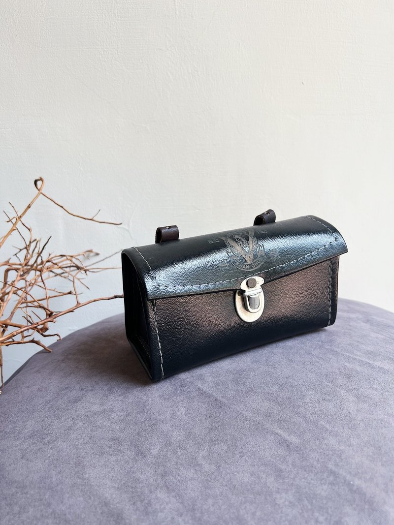 新品预告 new arrivals | 皮革扣式古董机车置物包 - 其他 - 其他材质 黑色
