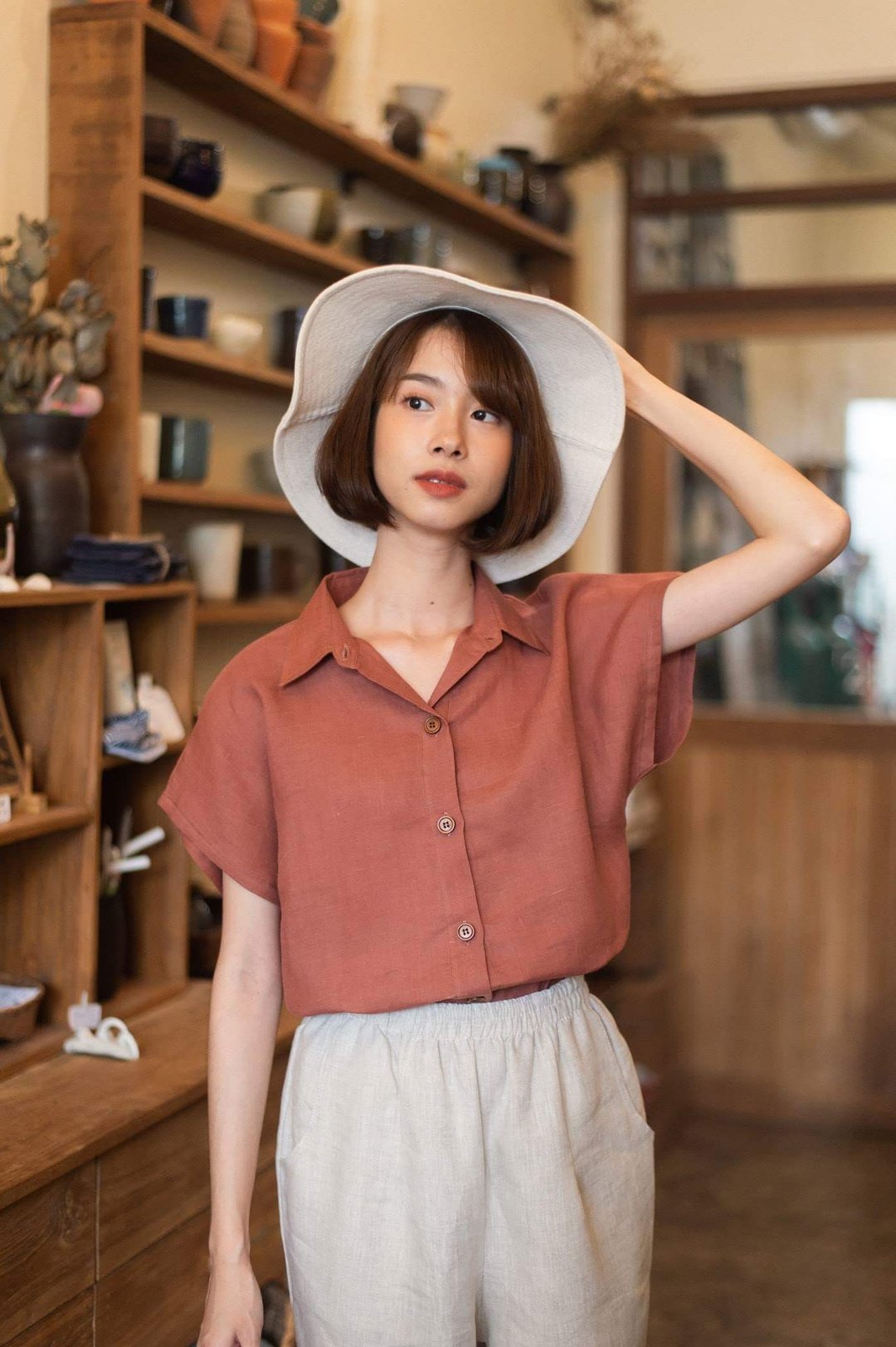 Linen Shirt with Wooden buttons (Short-sleeved)-Red brick - 女装上衣 - 棉 红色
