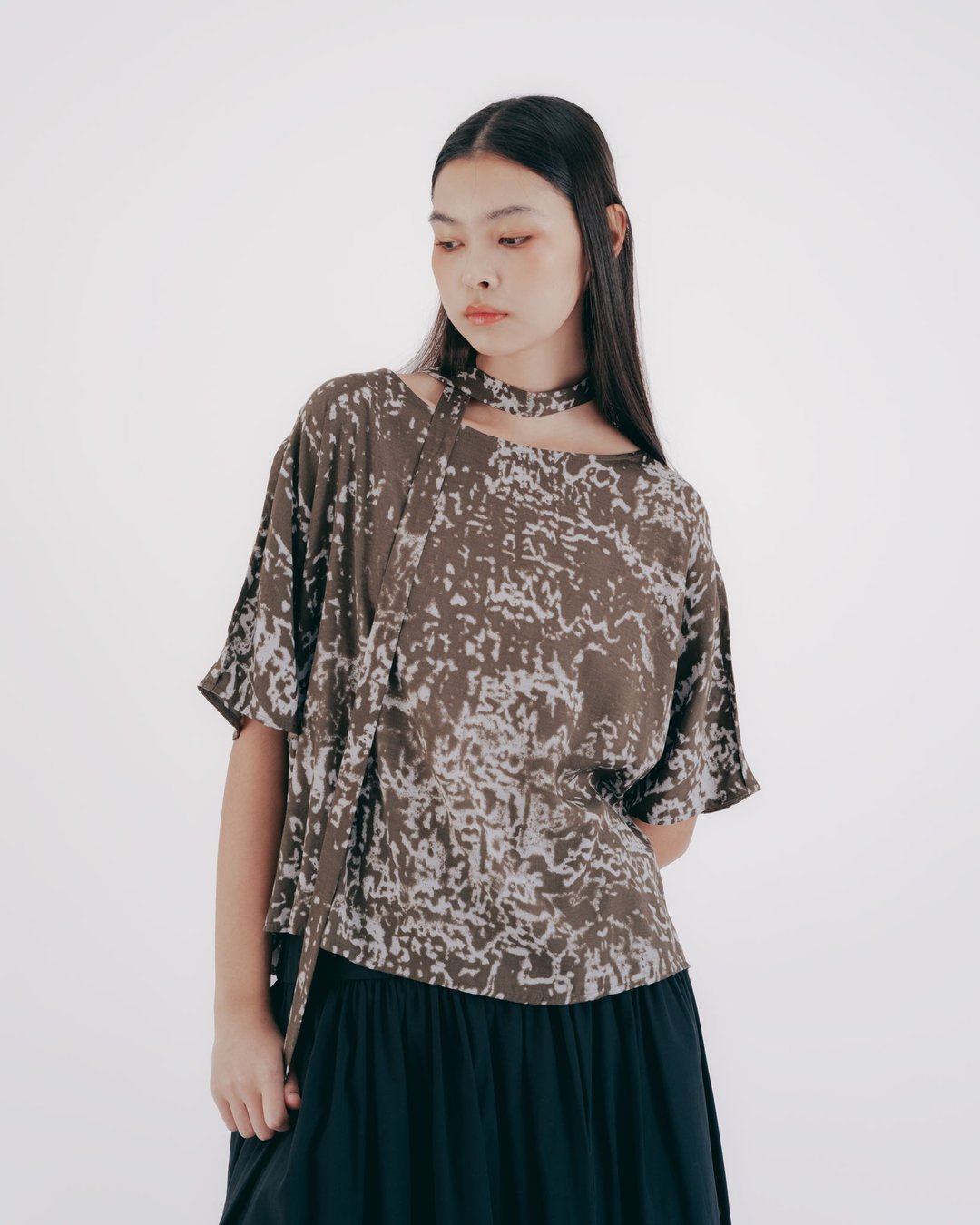 UUIN_灰绿花纹船领绑带连袖上衣 - 女装上衣 - 其他材质 绿色
