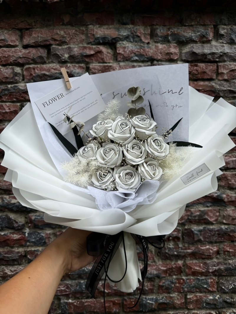 香颂香皂花 玫瑰花 香皂玫瑰 花束 黑白玫瑰花束 大花束 情人节 - 干燥花/捧花 - 植物．花 白色