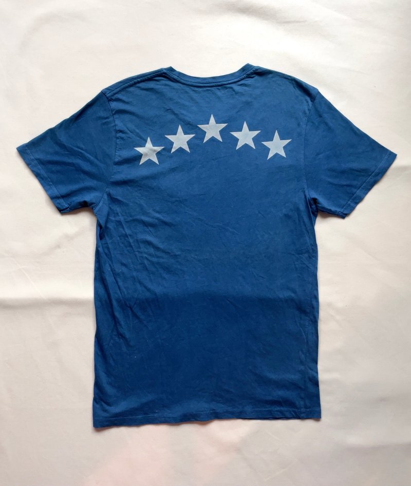 Made in Japan Hand dyed BLUE 5 STAR organic cotton TEE Indigo dyed Aizome JAPAN BLUE - 女装 T 恤 - 棉．麻 蓝色