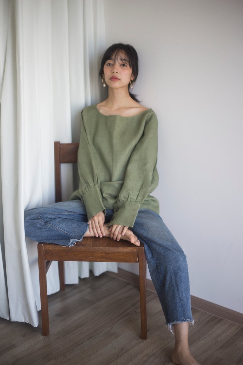 Linen bateau neck blouse in Matcha Green - 女装上衣 - 棉．麻 绿色