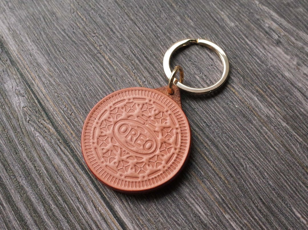 OREO-草莓口味造型悠游卡 晶片吊饰 定制名字造型悠游卡 - 钥匙链/钥匙包 - 真皮 粉红色