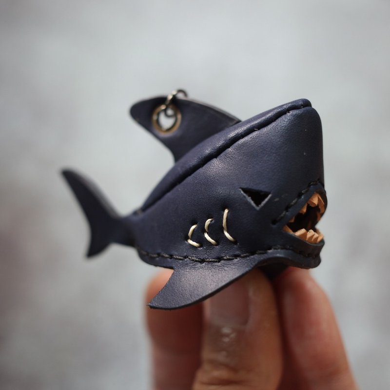 纯手工制 迷你 深蓝 鲨鱼 钥匙圈 shark Key holder - 钥匙链/钥匙包 - 真皮 蓝色