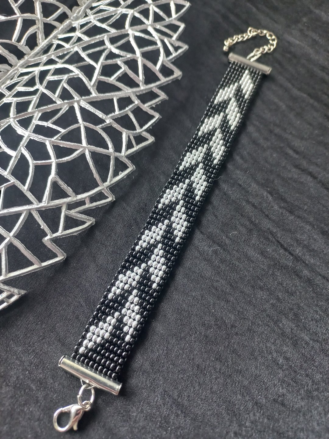 Bracelet Czech beads silver petals handmade jewelry - 手链/手环 - 琉璃 多色
