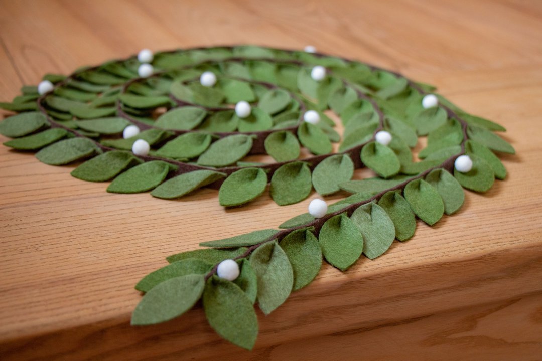 Green Felt Garland with Pompoms | Delicate Greenery Garland - 墙贴/壁贴 - 其他金属 绿色