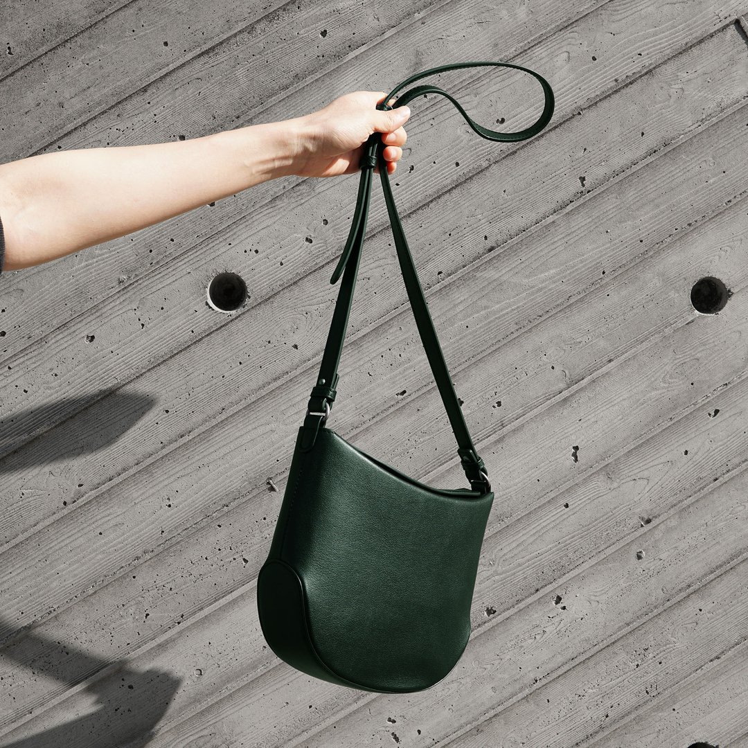 Arc Shoulder Bag 弧形侧背包-百里香绿 肩背包/斜背包/小包 - 侧背包/斜挎包 - 真皮 绿色