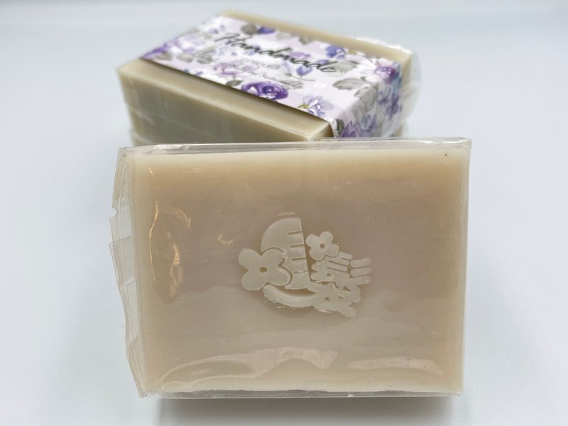 【卡萝琳手工皂】芦荟保湿晒前/后调理修护精油沐浴皂 - 肥皂/手工皂 - 植物．花 