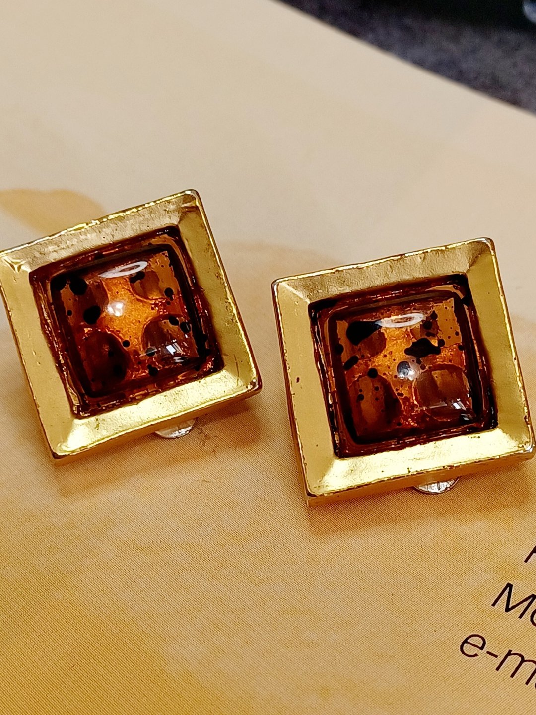 vintage jewelry  古董夹式耳环 蜂蜜方糖 - 耳环/耳夹 - 其他金属 