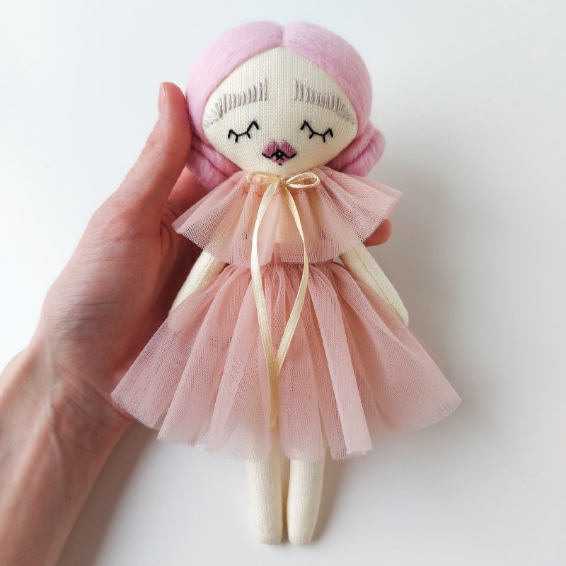Mini handmade cloth doll \ Pink nursery decor \ Unique keepsake gift for girl - 玩偶/公仔 - 亚麻 粉红色