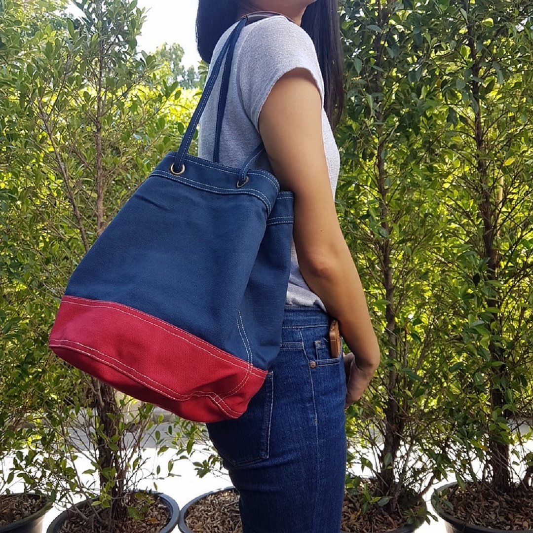 Navy/Red Canvas 2way Bucket Bag w/ Strap Leather Handles. - 手提包/手提袋 - 棉 蓝色