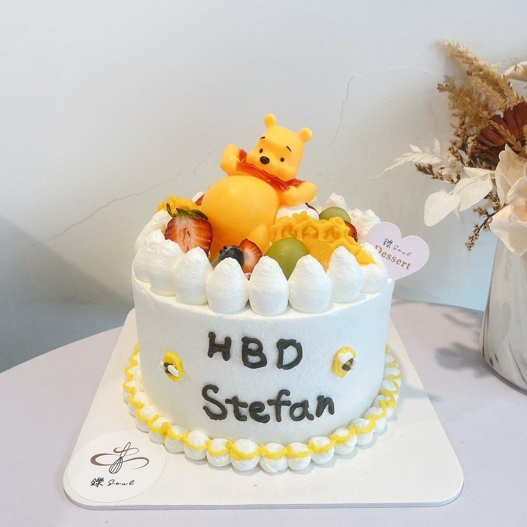 小熊维尼主题蛋糕 公仔蛋糕 简约可爱风 定制化 生日蛋糕 铄甜点 - 蛋糕/甜点 - 新鲜食材 