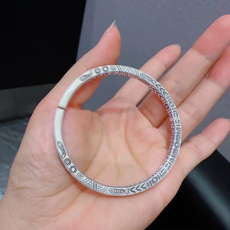 实心足银999银手镯女纯银手镯  足银印花图腾实心方条开口银手镯 - 手链/手环 - 银 