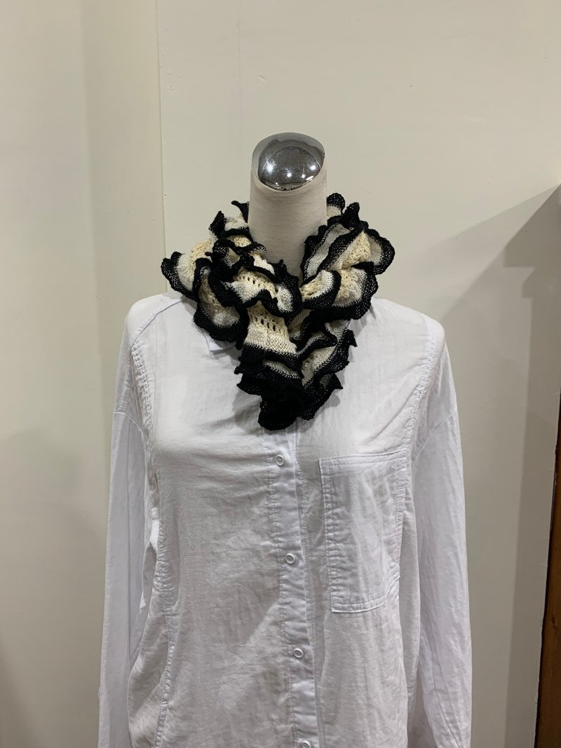 手作冬天围巾。。波浪围巾。黑/白/米白三色搭配 - 围巾/披肩 - 羊毛 