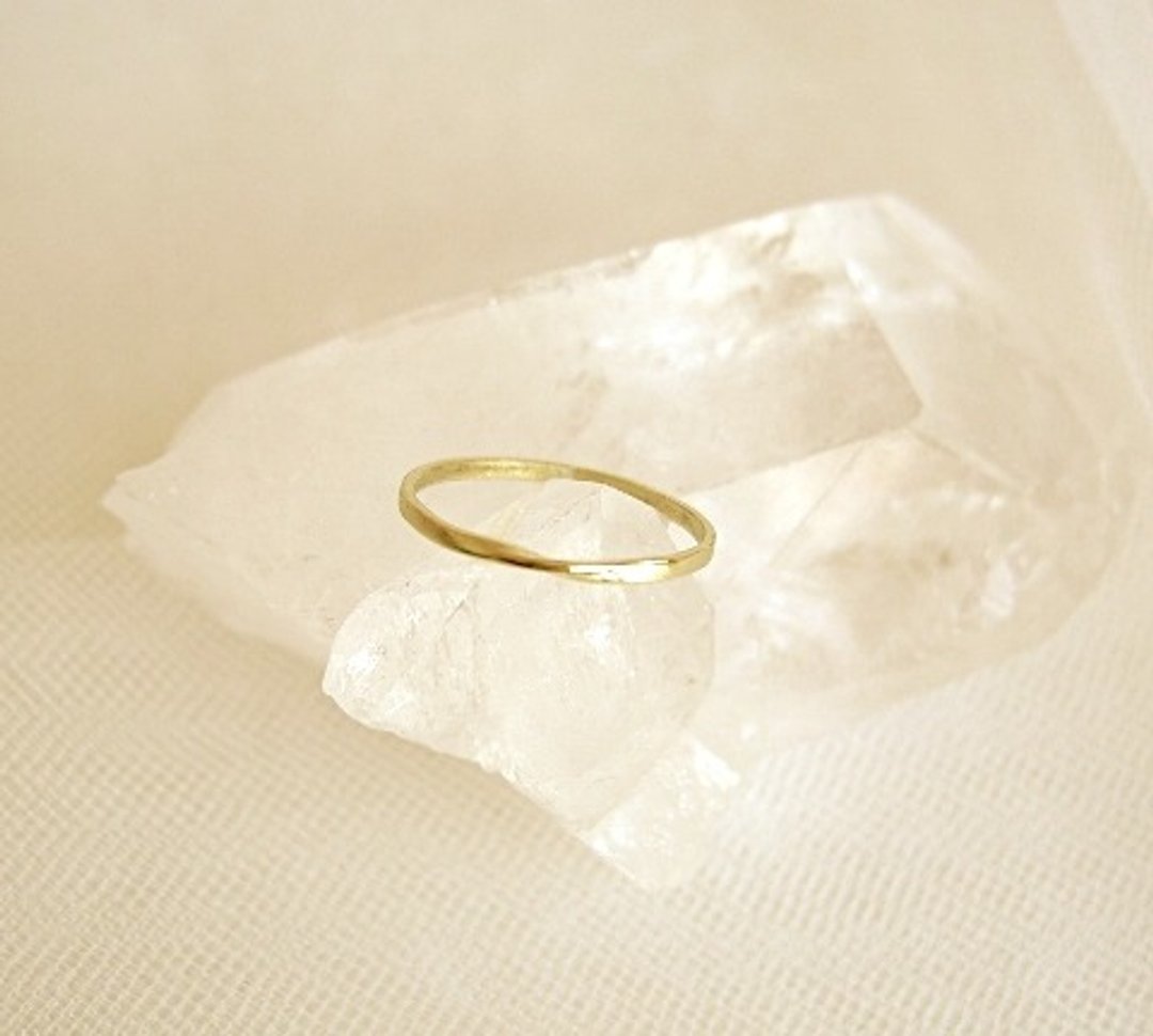 Delicate Mobius Ring - 戒指 - 其他金属 金色