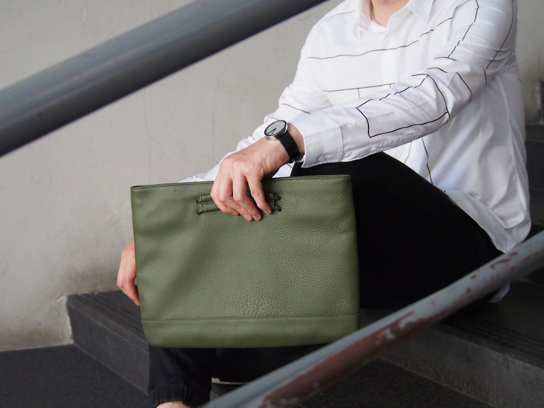 Kent Leather Clutch in Avocado Color - 手提包/手提袋 - 真皮 绿色