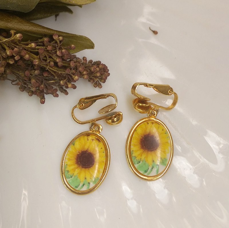 【西洋古董饰品/年代老件】1970年代向日葵 夹式耳环 - 耳环/耳夹 - 其他金属 黄色