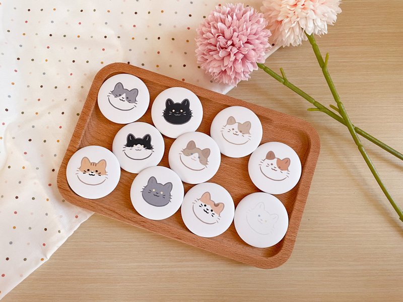 猫猫插画4.4cm徽章 胸章 别针(2个1组 共10款) - 徽章/别针 - 塑料 多色
