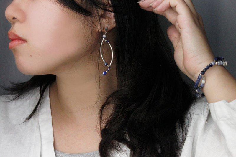 青石墨 | 矿物色彩 // 苏打石青金石设计款纯银耳环 // Sodalite - 耳环/耳夹 - 宝石 银色