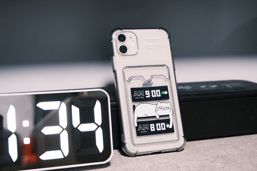 厌世猫ME TIME 插卡款 iPhone Case - 手机壳/手机套 - 塑料 黑色