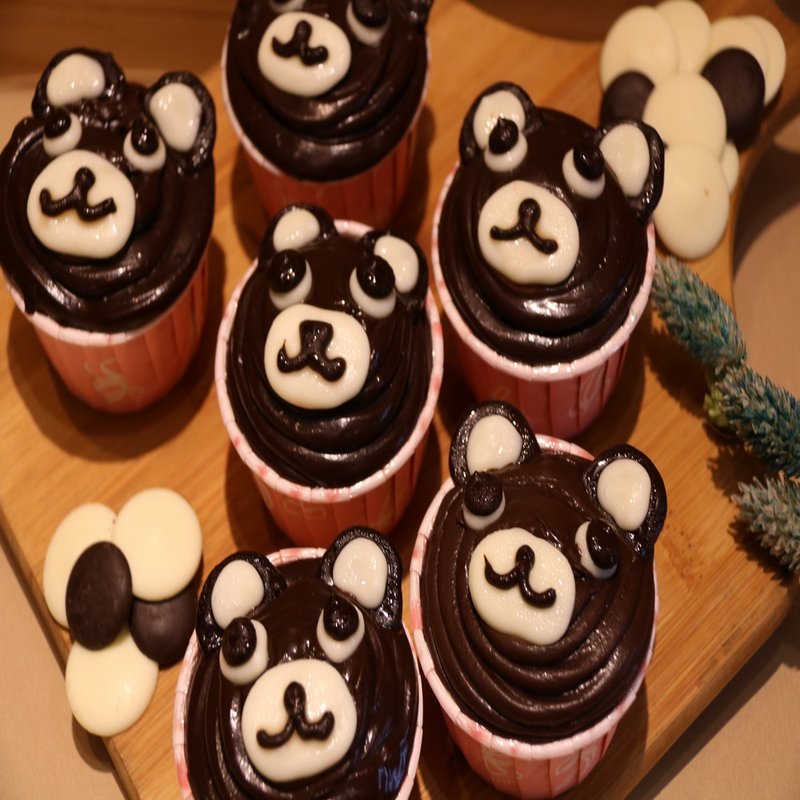 呆呆熊杯子蛋糕。新鲜手做。安心出货。陪伴你/妳的防疫时光 - 蛋糕/甜点 - 其他材质 