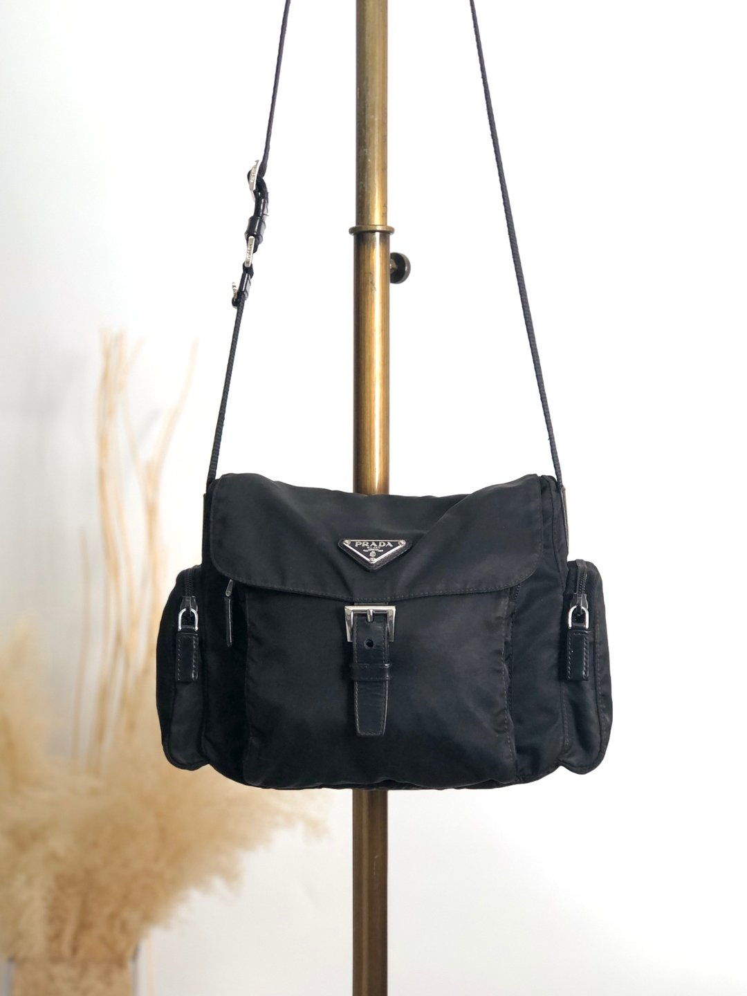 【 VintageShop solo 日本直送中古包专卖店 】PRADA 侧背包 黑色 三角标志 前方扣饰 尼龙 侧边口袋 古董包 5whkzb - 侧背包/斜挎包 - 尼龙 黑色