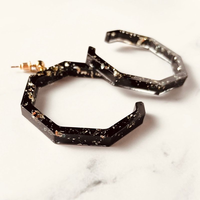 【金色微醺之夜】百搭C字耳针 - 耳环/耳夹 - 树脂 黑色