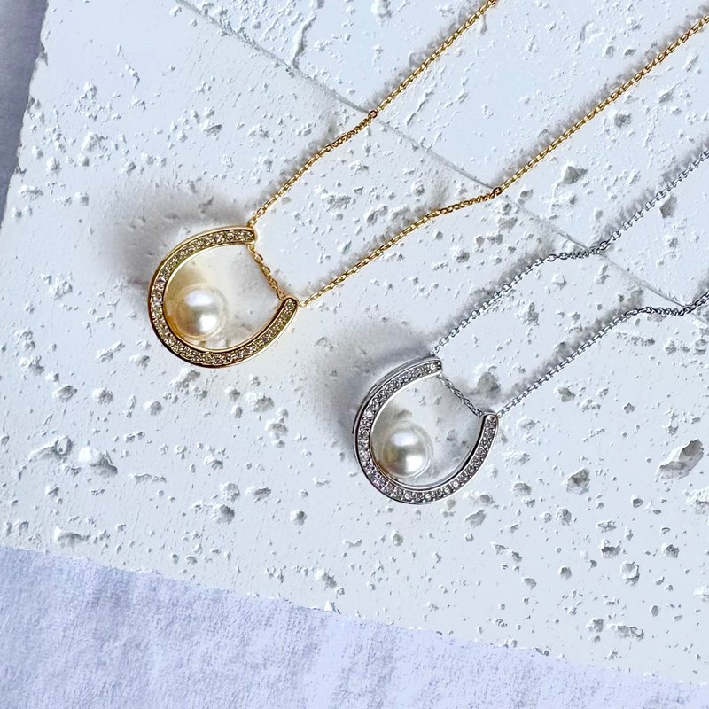 银制马蹄造型项链 可选两色 链长可调 Akoya珍珠 日本珍珠 幸运马蹄造型 吊坠 珍珠项链 - 项链 - 珍珠 