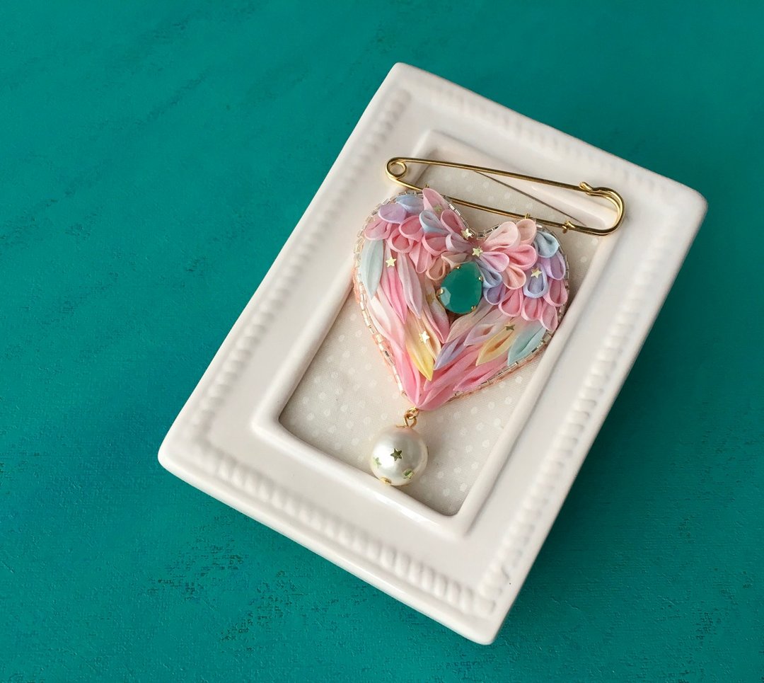 Heart-shaped wings brooch - 胸针 - 丝．绢 粉红色
