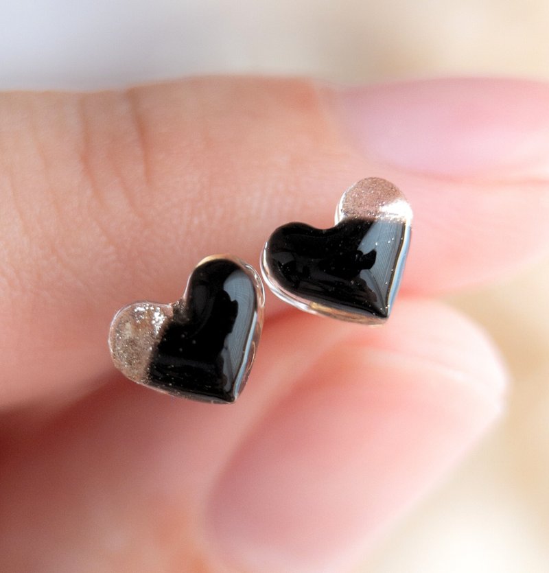 6毫米 小巧 黑 爱心 耳针 耳夹 - 耳环/耳夹 - 树脂 黑色
