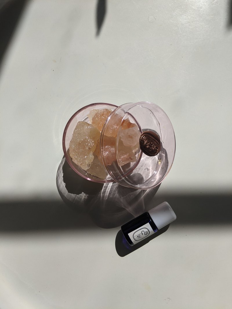 Sweet & Salty 甜甜咸咸无火香薰 扩香盐晶 - 香薰/精油/线香 - 玻璃 粉红色