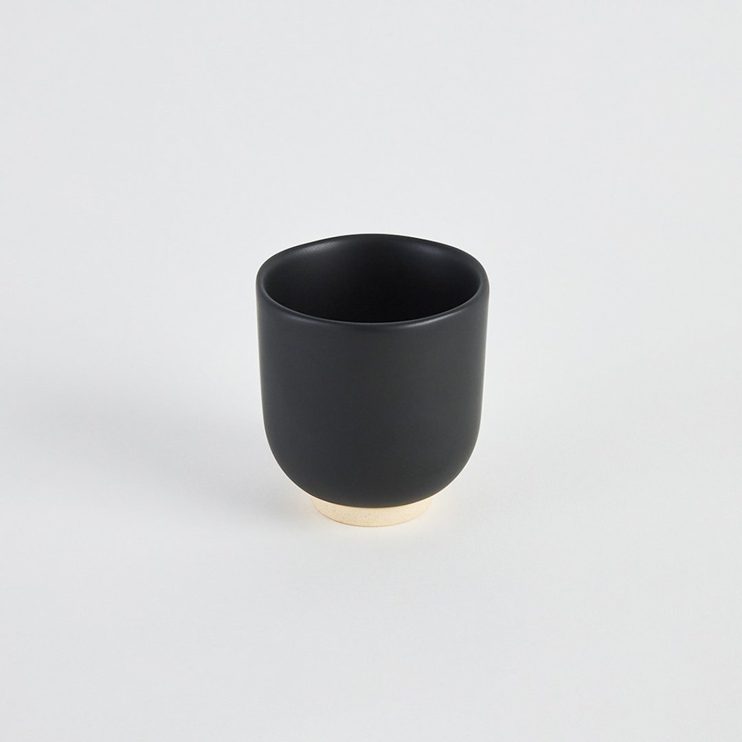 KOGA 许家陶器品 陶质六角质感水杯 (尖山黑) - 其他杯子 - 陶 黑色
