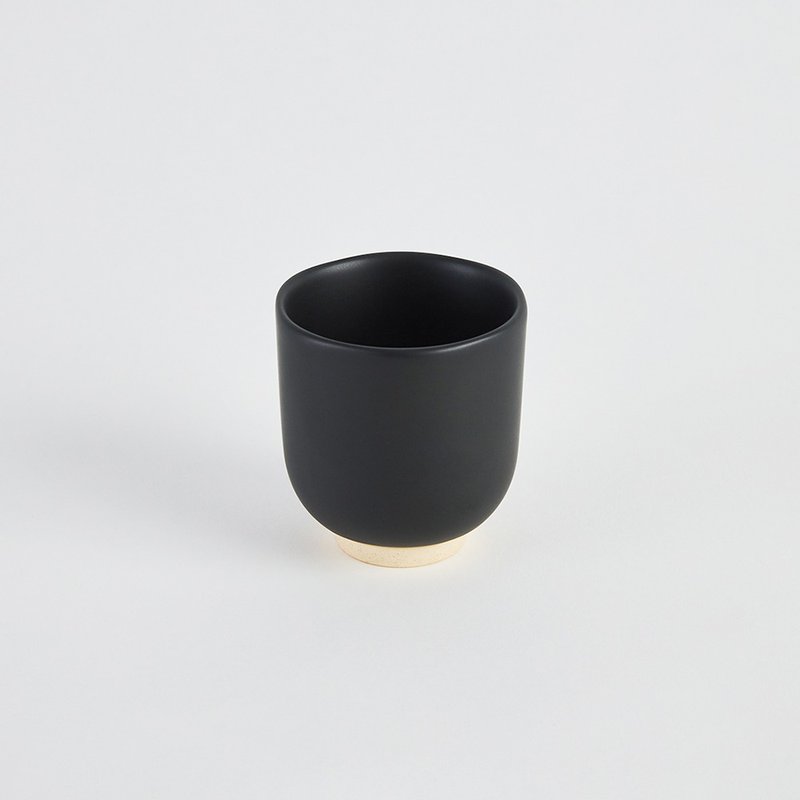 KOGA 许家陶器品 陶质六角质感水杯 (尖山黑) - 其他杯子 - 陶 黑色