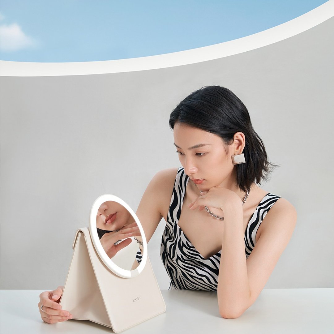 AMIRO 觅光旅行化妆LED高清日光包包镜 小魔方 化妆包 美妆镜 - 彩妆刷具/镜子/梳子 - 其他材质 金色