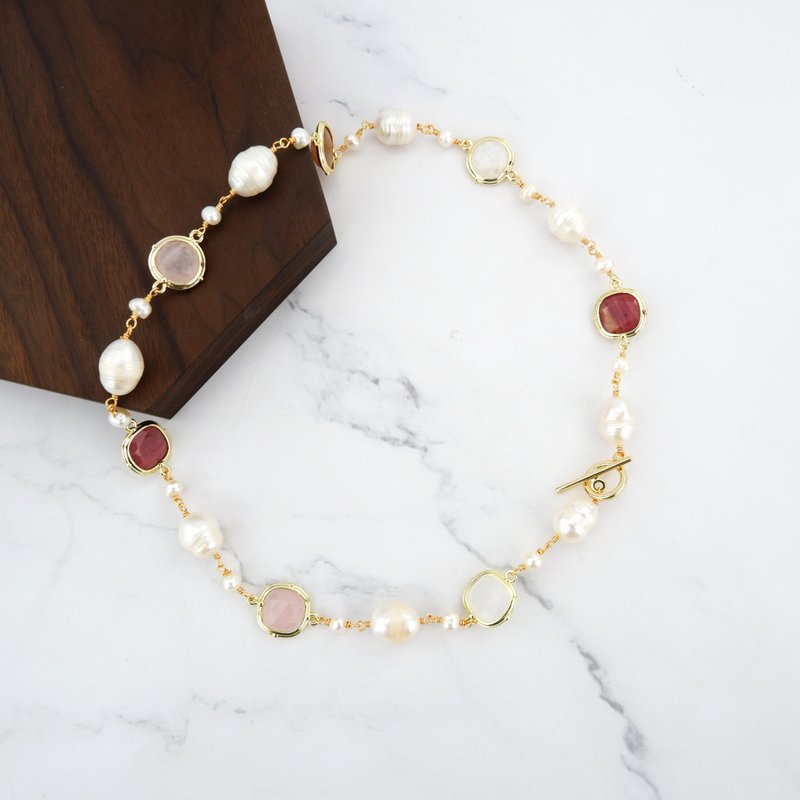 PANNE 短款珍珠与琉璃坠饰项链，粉色调 - 项链 - 贵金属 粉红色