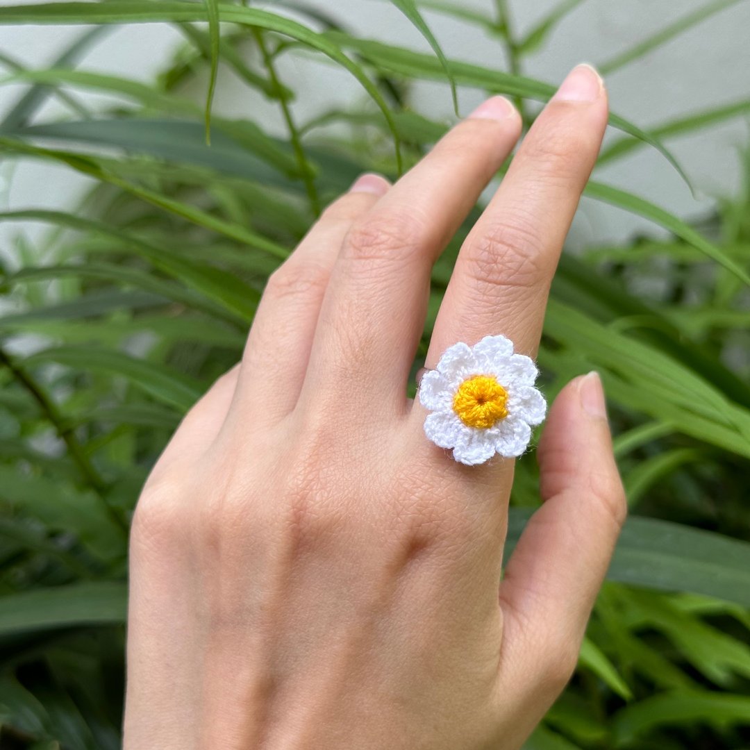 可調式戒指 DAISY Crochet Flower Ring - 戒指 - 贵金属 