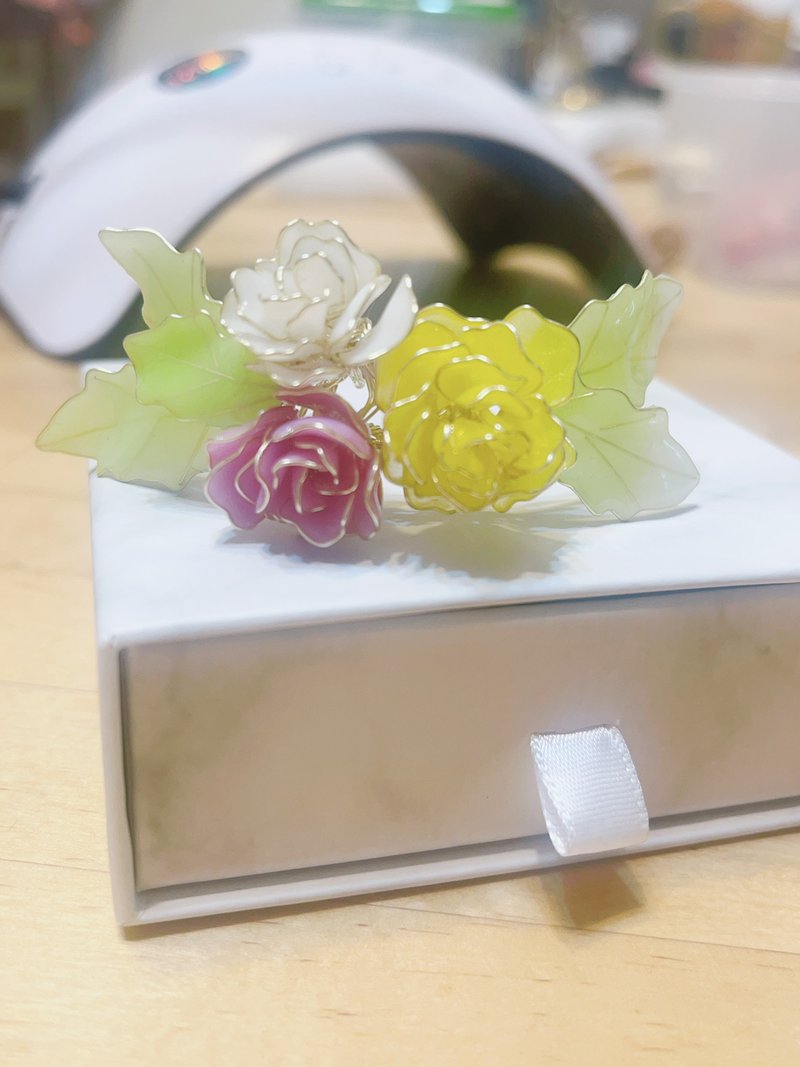 三色玫瑰花手镯 - 手链/手环 - 树脂 多色