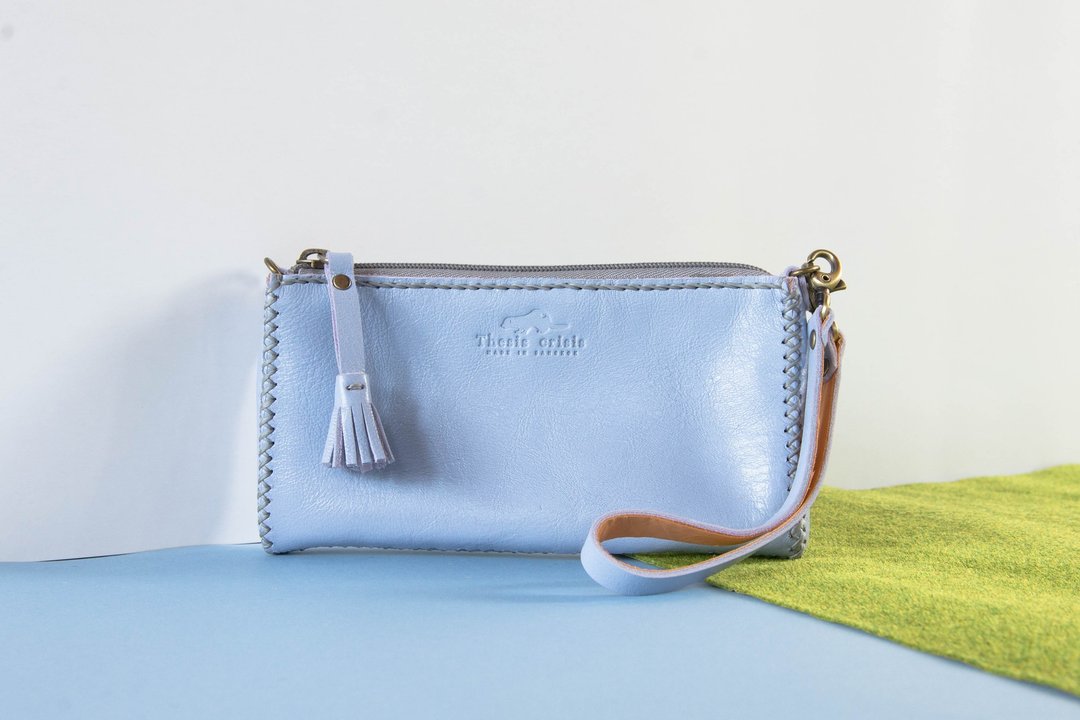 MOBILE BAG IN PALE BLUE - 化妆包/杂物包 - 真皮 蓝色
