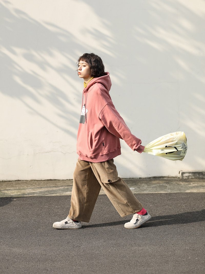 oddmaker 纸箱狗卡通图案可爱校园风秋冬季粉红色女连帽加绒卫衣 - 女装上衣 - 棉．麻 