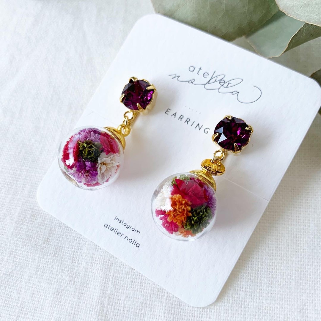 Earring/Real flowers in glass/baby's breath/dried flower/Swarovski - 耳环/耳夹 - 玻璃 紫色