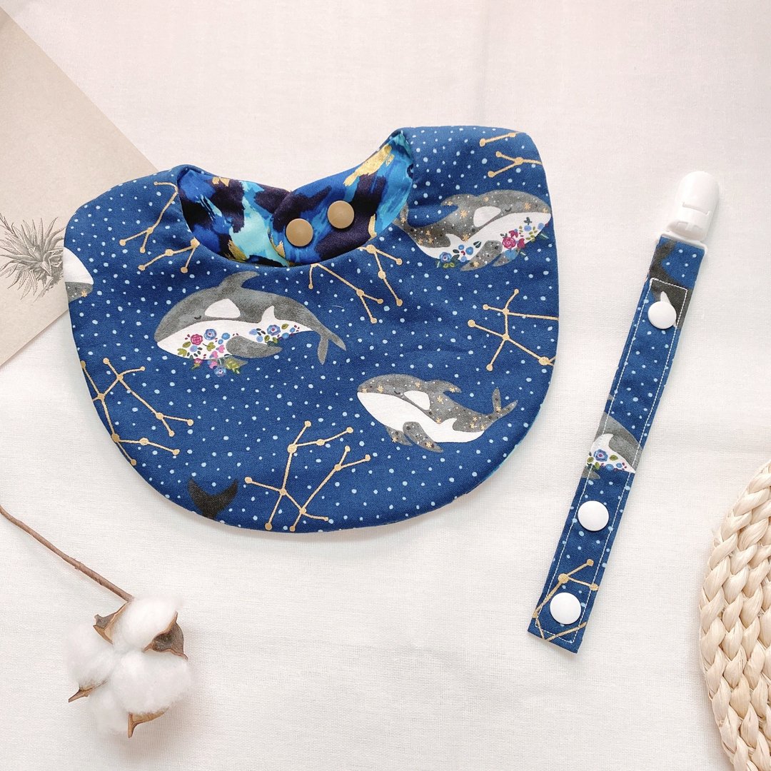 烫金深空银河鲸围兜 围兜兜 手作围兜 围兜 弥月礼盒 handmade - 满月礼盒 - 棉 蓝色