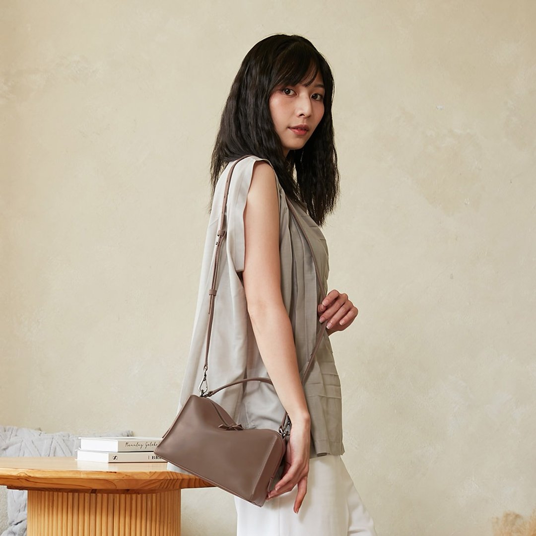 Mini Valley Cube Shoulder Bag-Fallen Oak 枯橡棕 - 侧背包/斜背包 - 侧背包/斜挎包 - 真皮 咖啡色