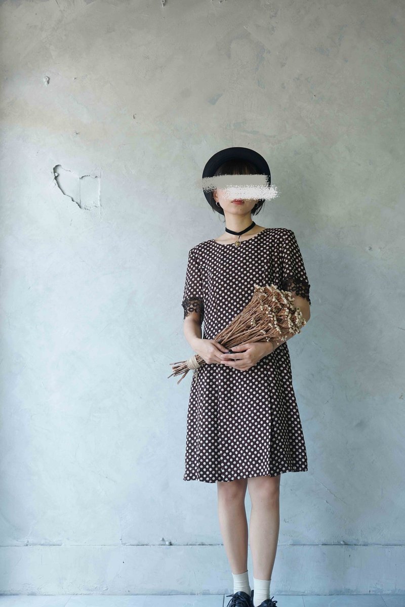 寻宝古着-苦巧克力色复古圆点蕾丝袖开衩下摆洋装 - 洋装/连衣裙 - 聚酯纤维 咖啡色