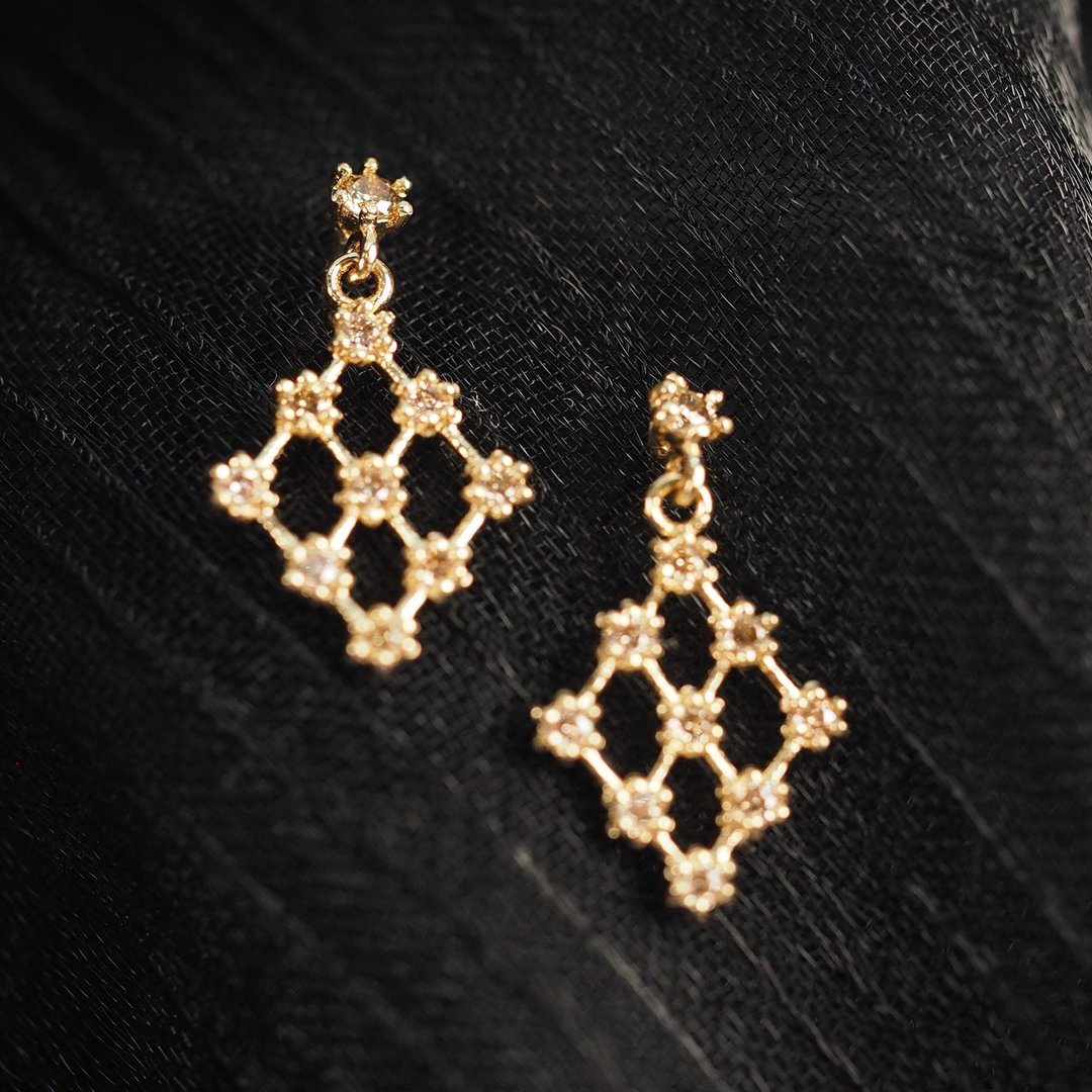 18K 金棕色钻石 Miyuki 耳环  The Mini Brown Diamond Miyuki Earr - 耳环/耳夹 - 贵金属 