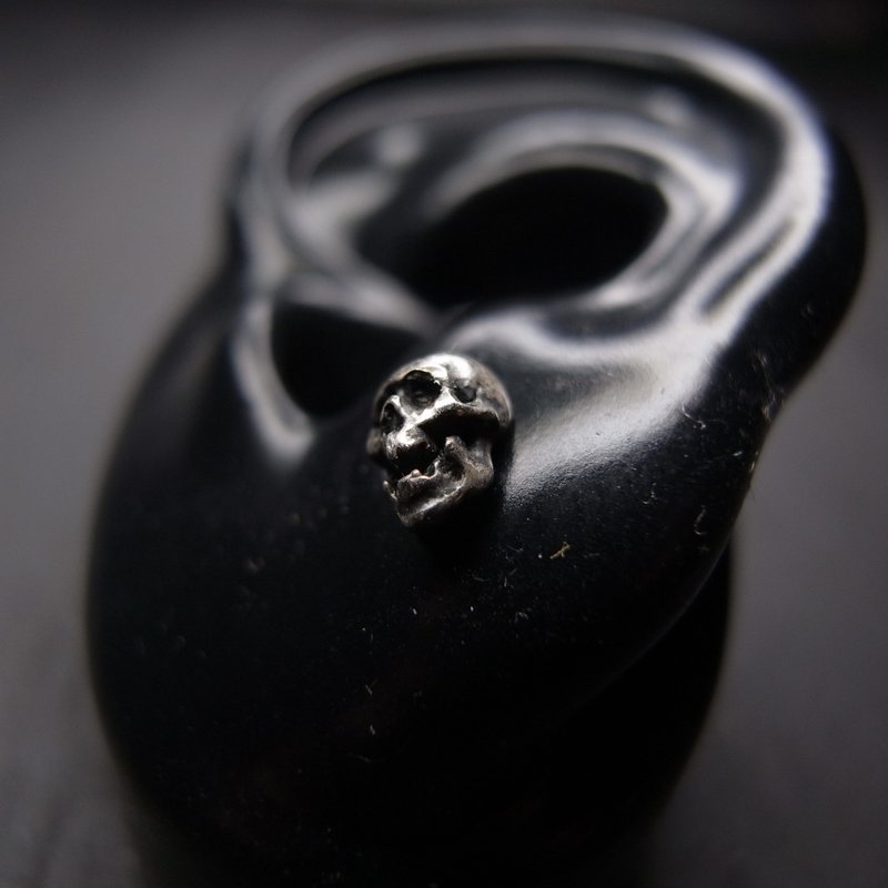 小骷髅耳钉 三色 髑髅 耳环 纯银 小礼物 - 耳环/耳夹 - 纯银 银色