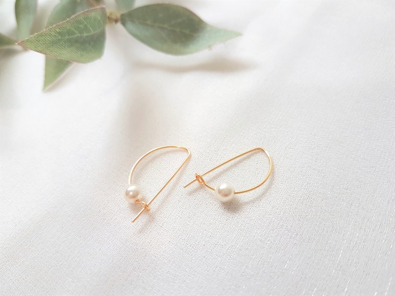 目光 · 珍珠 D字形 软金属 耳环 - 耳环/耳夹 - 玻璃 金色